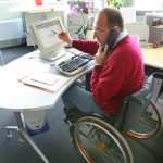 Rollstuhlfahrer im Beruf: Weiterbildungsmaßnahmen für Behinderte